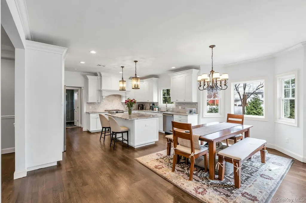 10 Beverly Road Farmingdale NY 11735