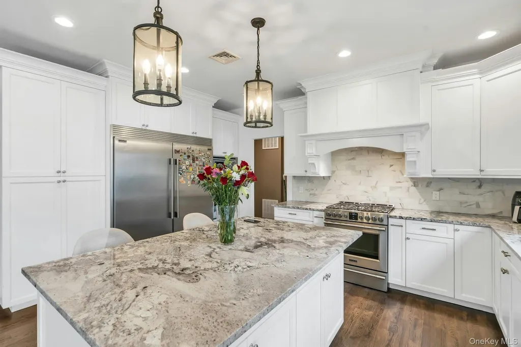 10 Beverly Road Farmingdale NY 11735