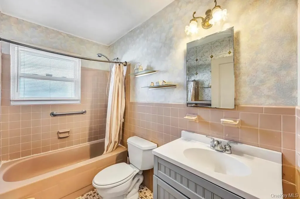 114 Norman Drive Bohemia NY 11716