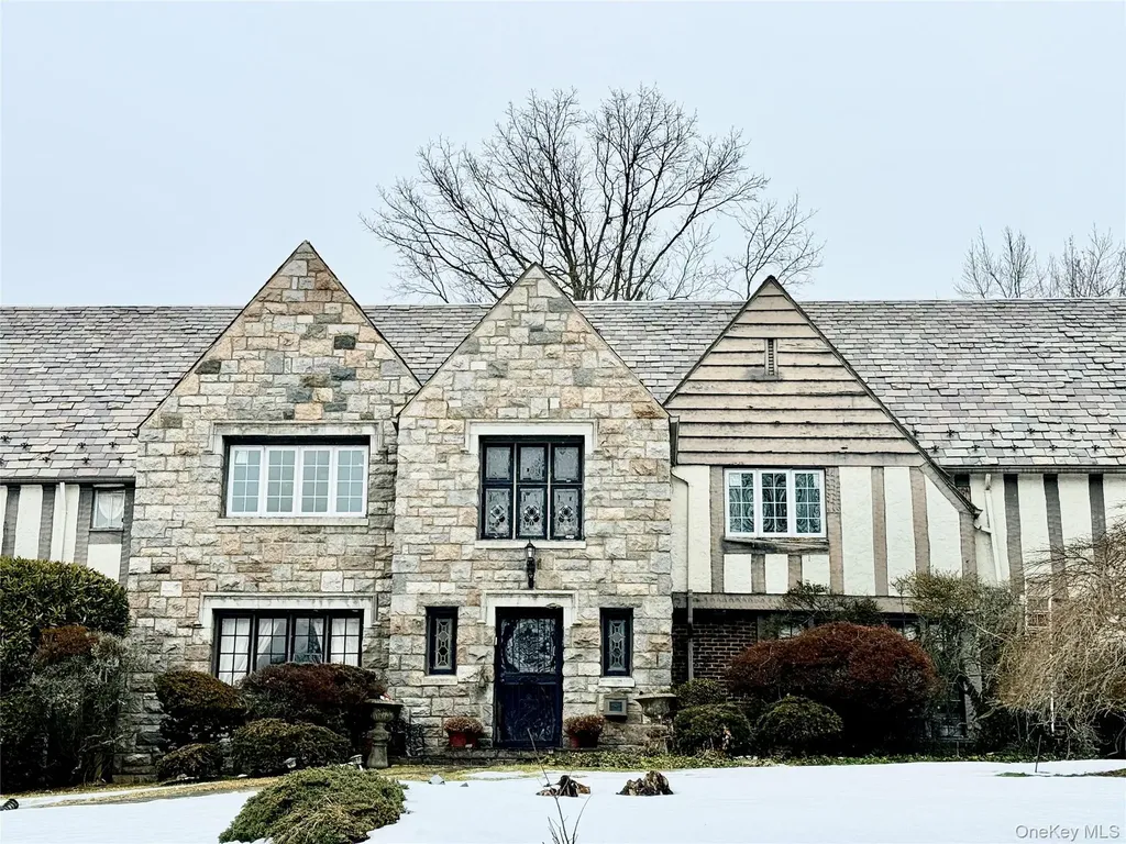 3 Merrivale Terrace Great Neck NY 11020