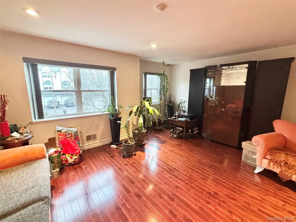 18 Kensington Court Nanuet NY 10954