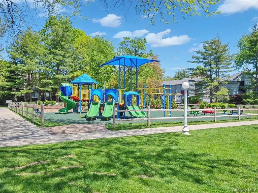 18 Kensington Court Nanuet NY 10954