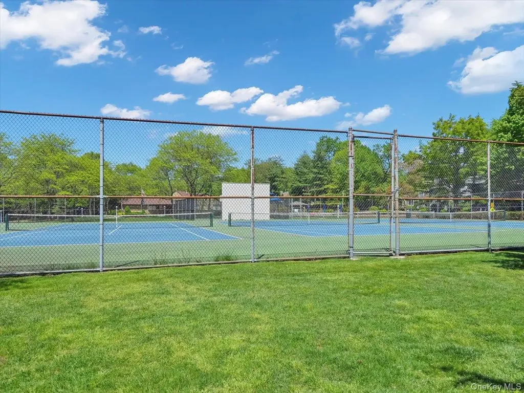18 Kensington Court Nanuet NY 10954