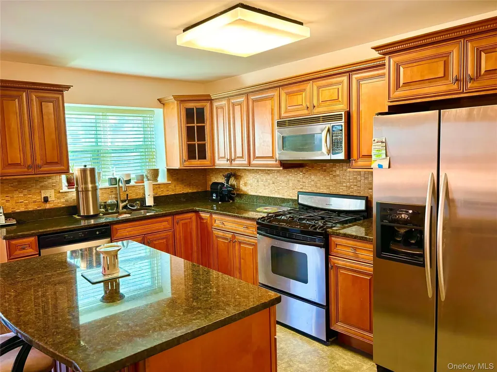 18 Kensington Court Nanuet NY 10954