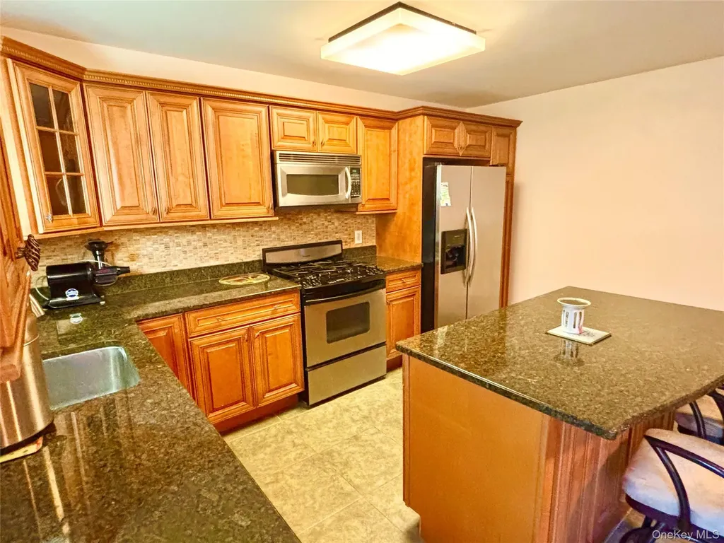 18 Kensington Court Nanuet NY 10954