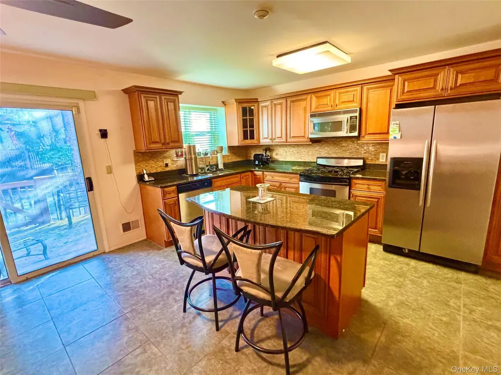 18 Kensington Court Nanuet NY 10954
