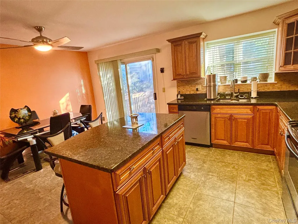 18 Kensington Court Nanuet NY 10954