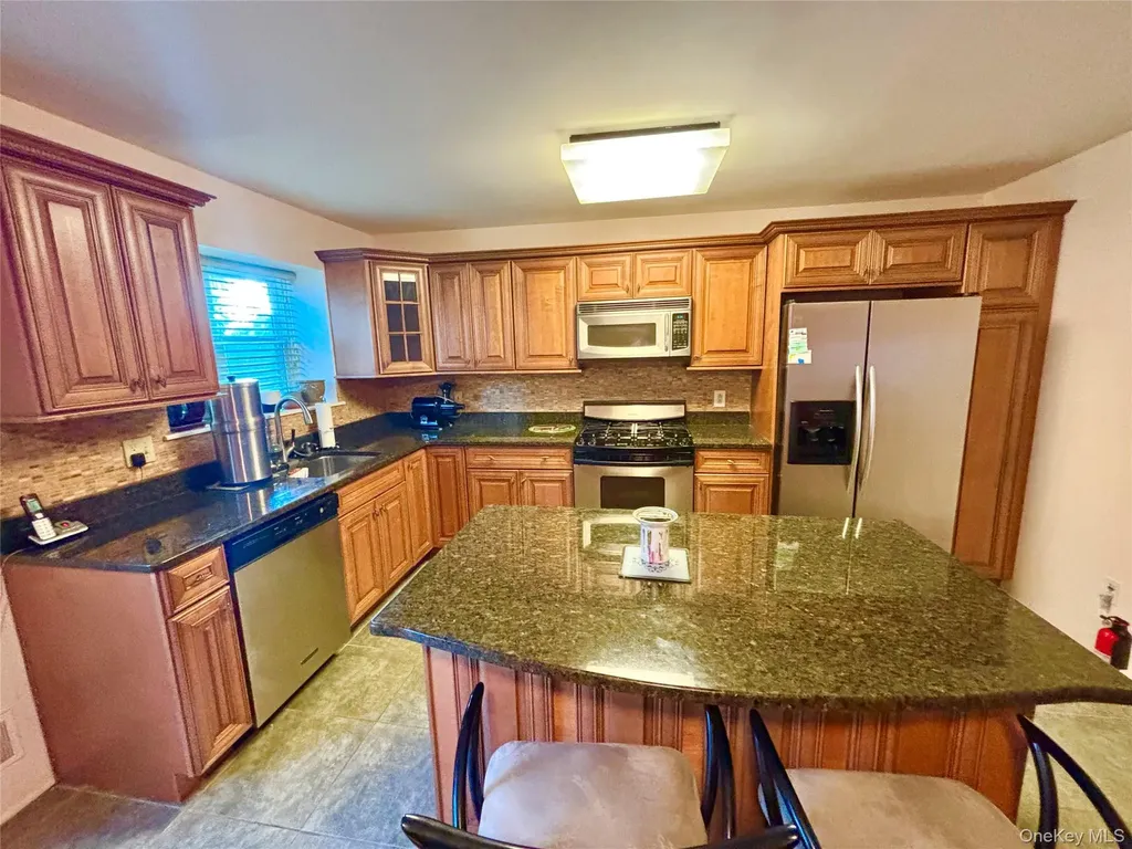 18 Kensington Court Nanuet NY 10954