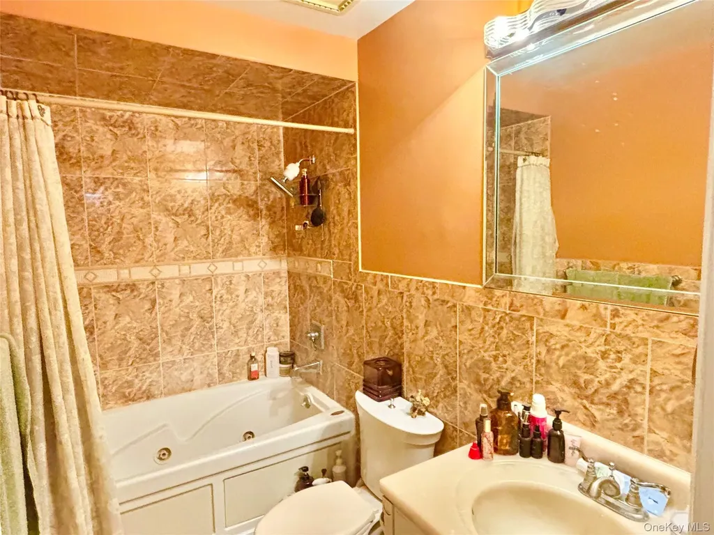18 Kensington Court Nanuet NY 10954