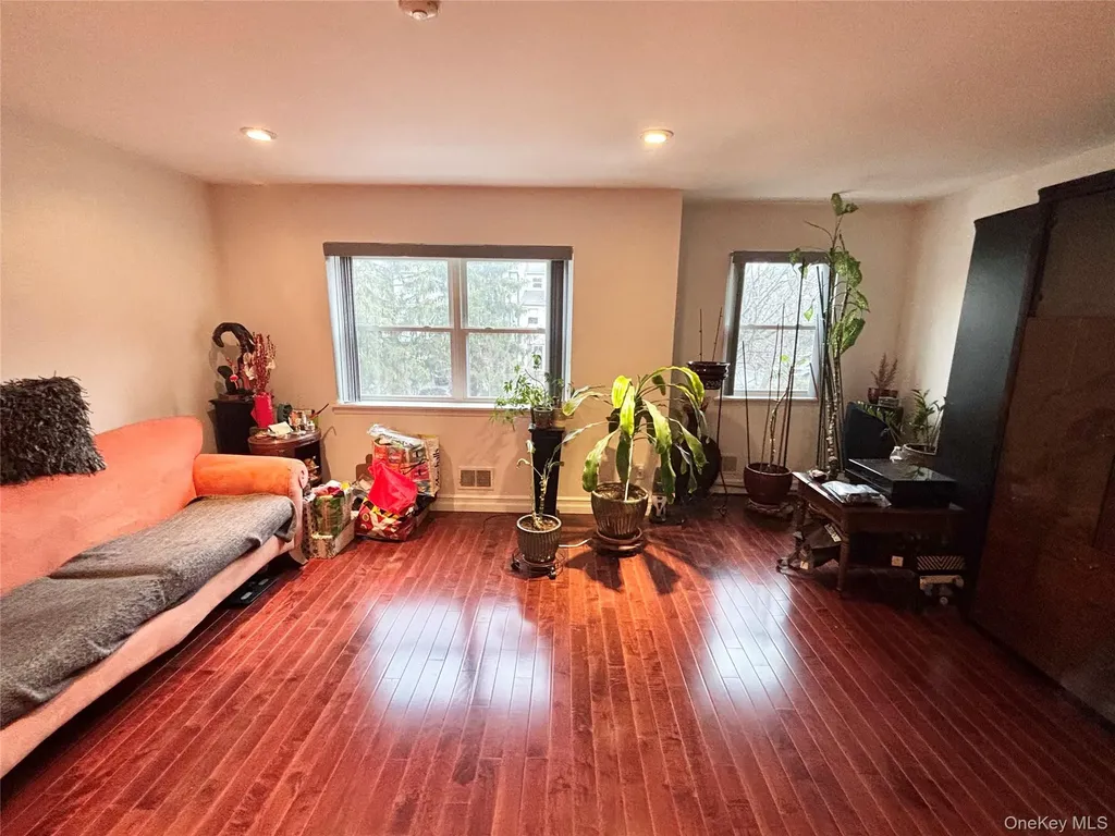 18 Kensington Court Nanuet NY 10954