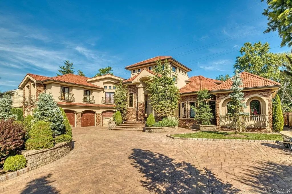 959 S End Road Woodmere NY 11598