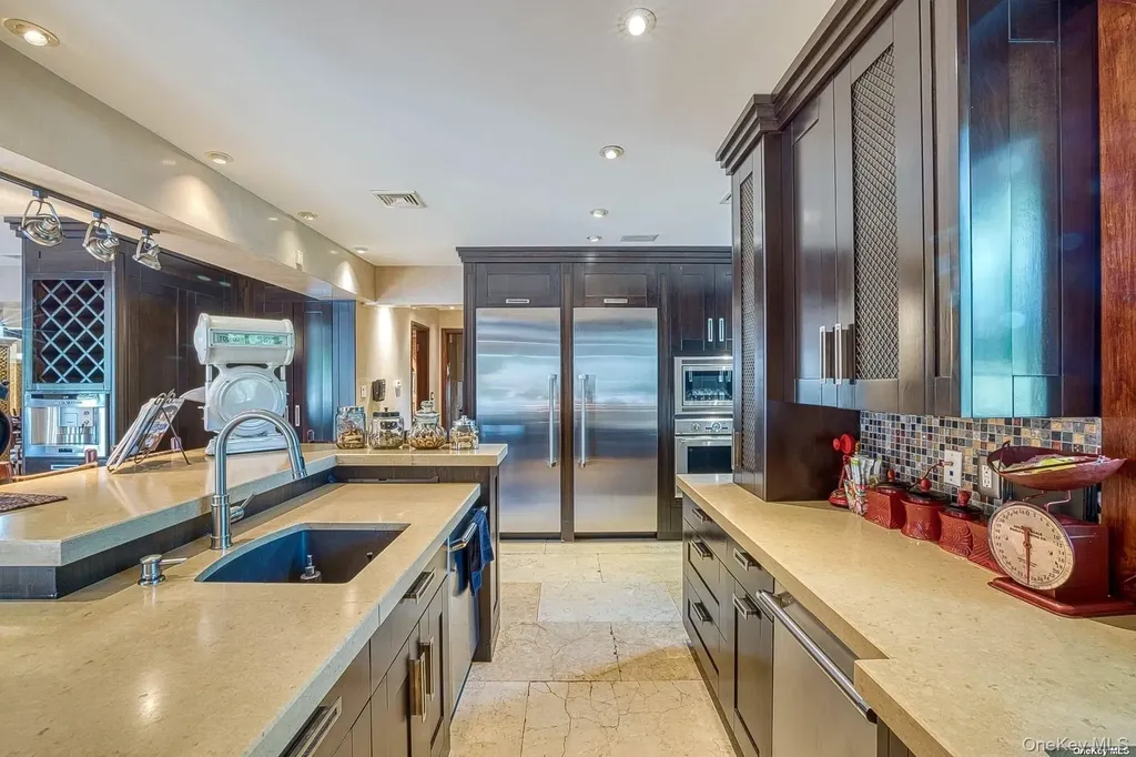 959 S End Road Woodmere NY 11598