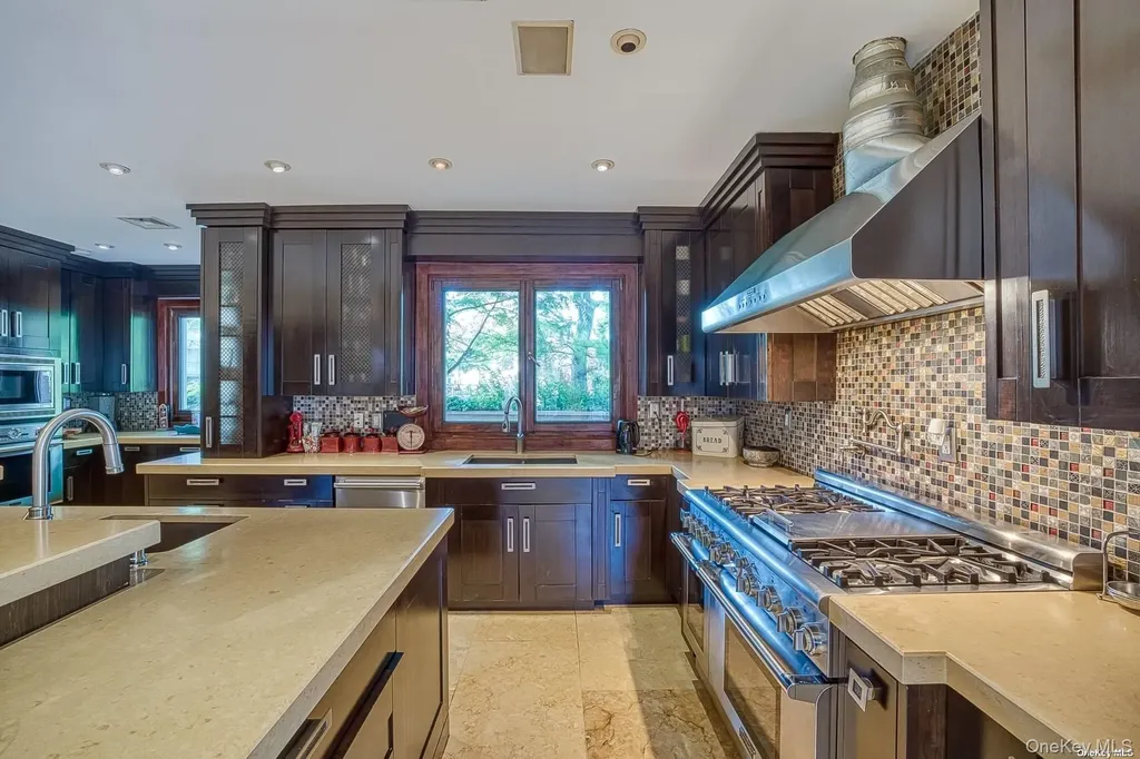 959 S End Road Woodmere NY 11598