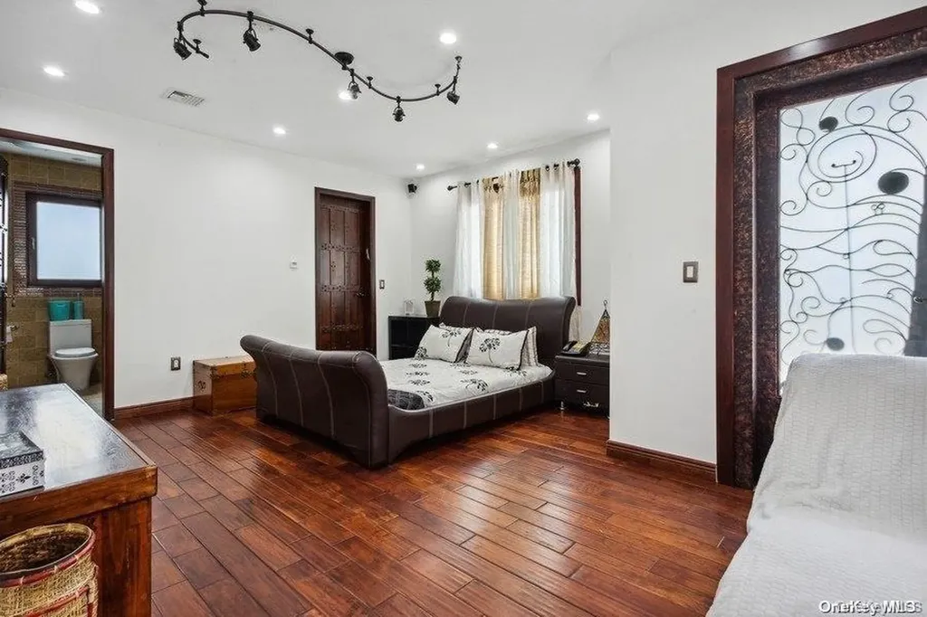 959 S End Road Woodmere NY 11598