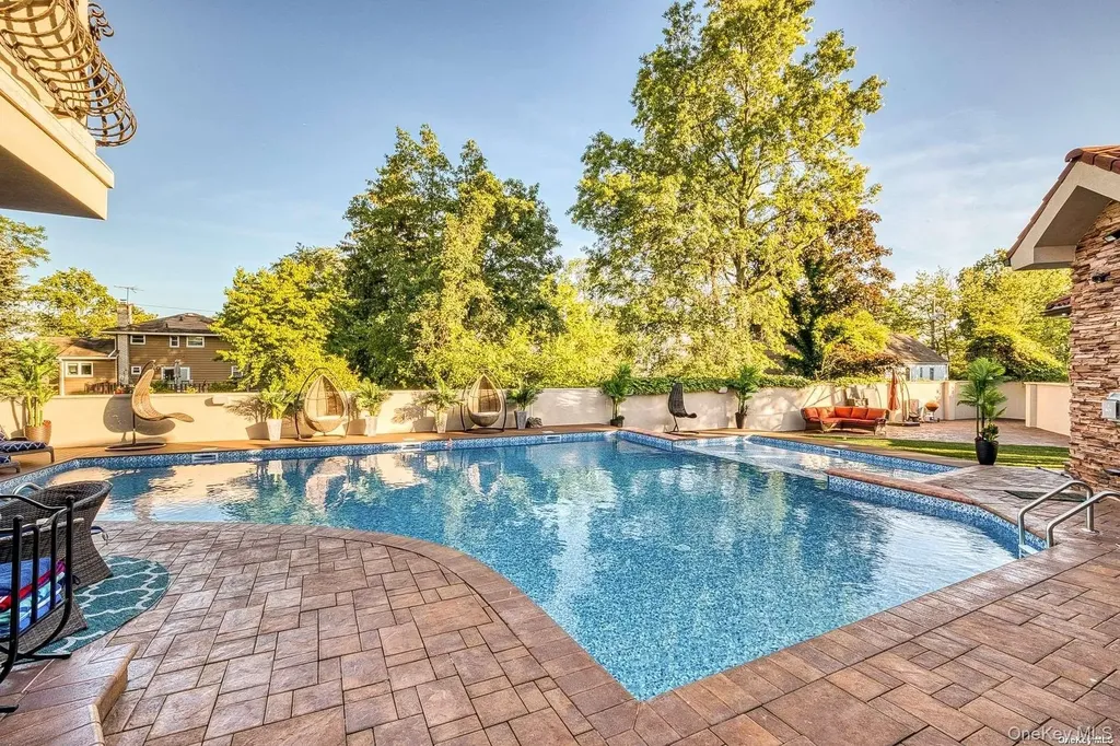 959 S End Road Woodmere NY 11598