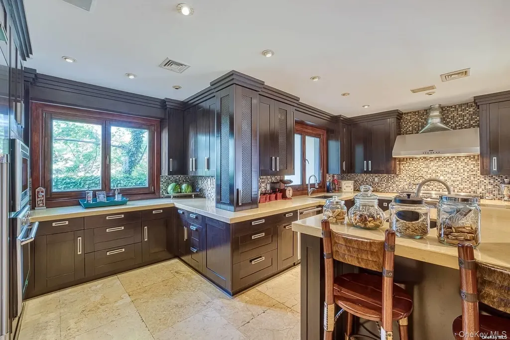 959 S End Road Woodmere NY 11598