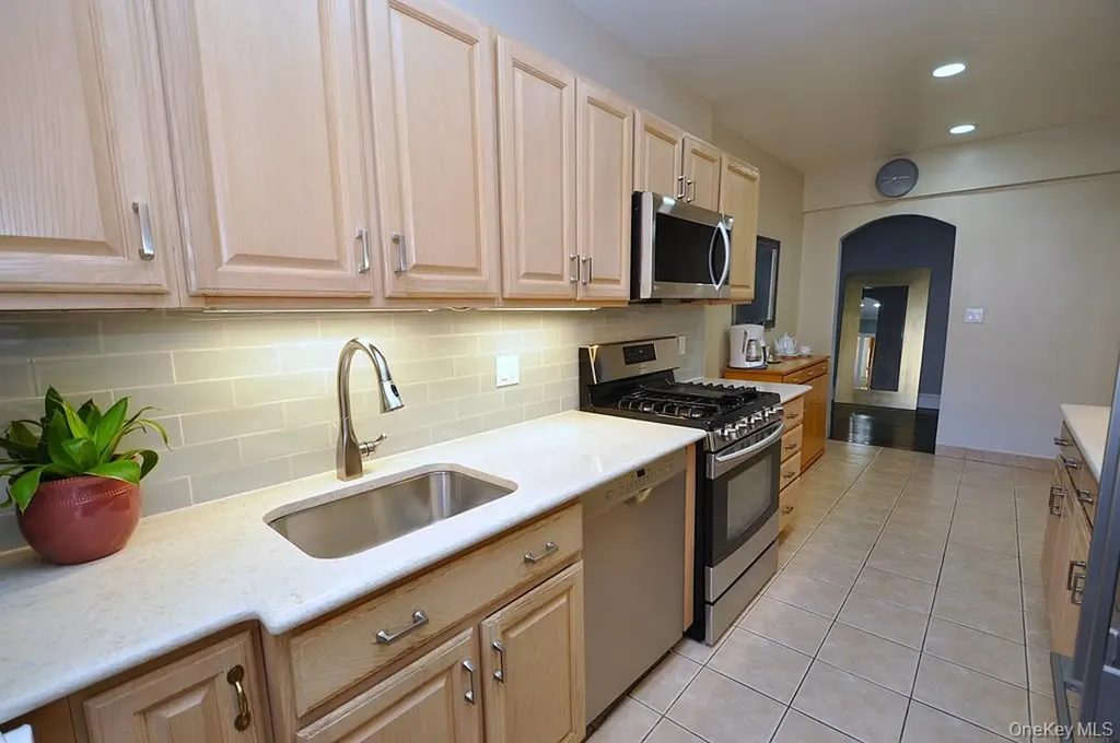 253 Garth Road Scarsdale NY 10583