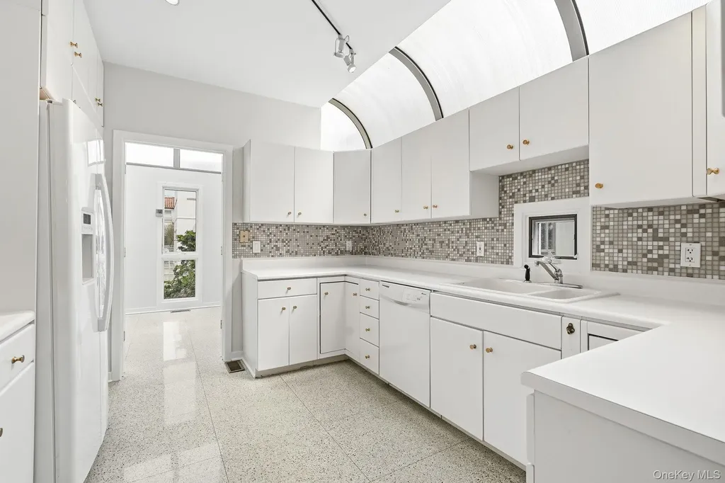 13 Kassel Court Mamaroneck NY 10543