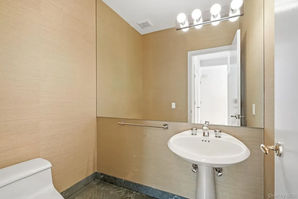 13 Kassel Court Mamaroneck NY 10543
