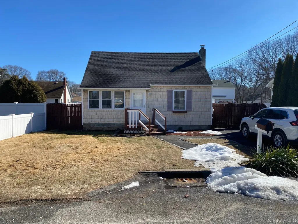 9 Beechwood Drive Shirley NY 11967