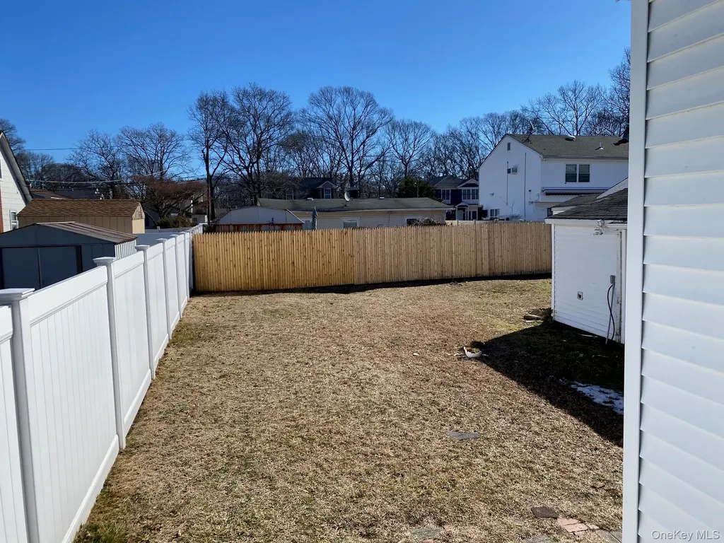 9 Beechwood Drive Shirley NY 11967