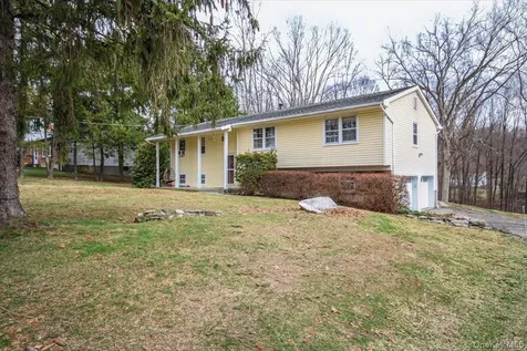 322 Lakeview Street Mahopac NY 10541