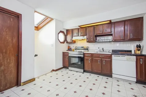 322 Lakeview Street Mahopac NY 10541