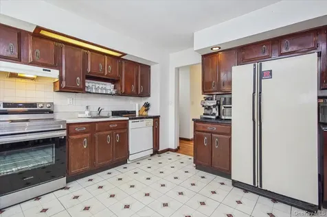 322 Lakeview Street Mahopac NY 10541