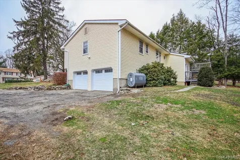322 Lakeview Street Mahopac NY 10541