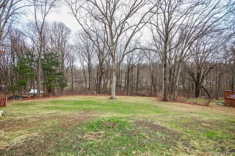 322 Lakeview Street Mahopac NY 10541