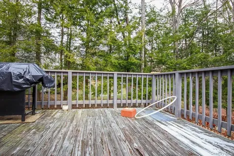 322 Lakeview Street Mahopac NY 10541