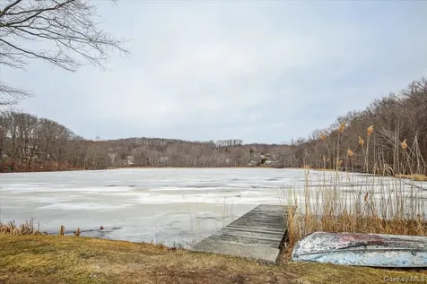 322 Lakeview Street Mahopac NY 10541