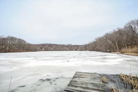 322 Lakeview Street Mahopac NY 10541