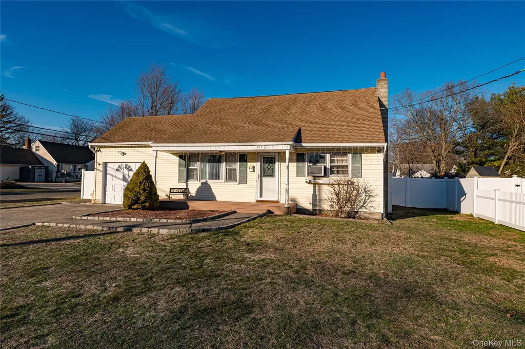 347 Atlantic Avenue Bay Shore NY 11706
