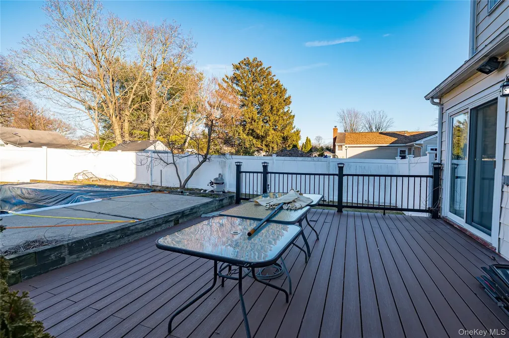 347 Atlantic Avenue Bay Shore NY 11706