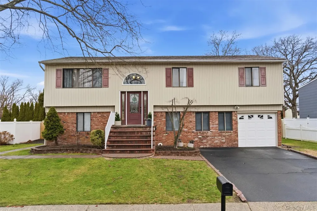 17 Westminster Lane West Islip NY 11795