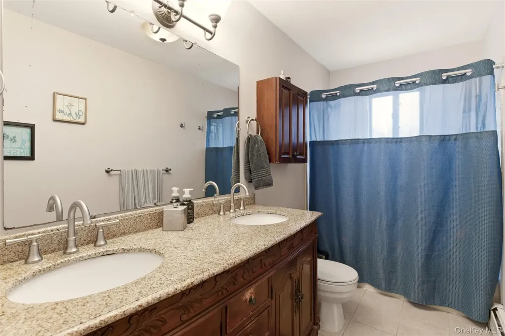17 Westminster Lane West Islip NY 11795
