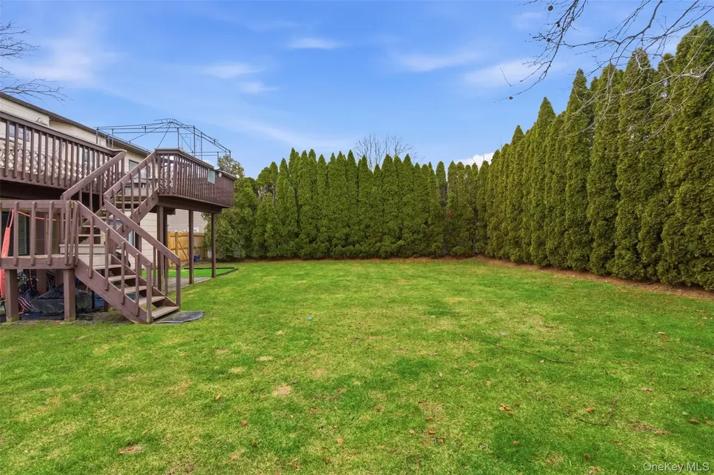 17 Westminster Lane West Islip NY 11795