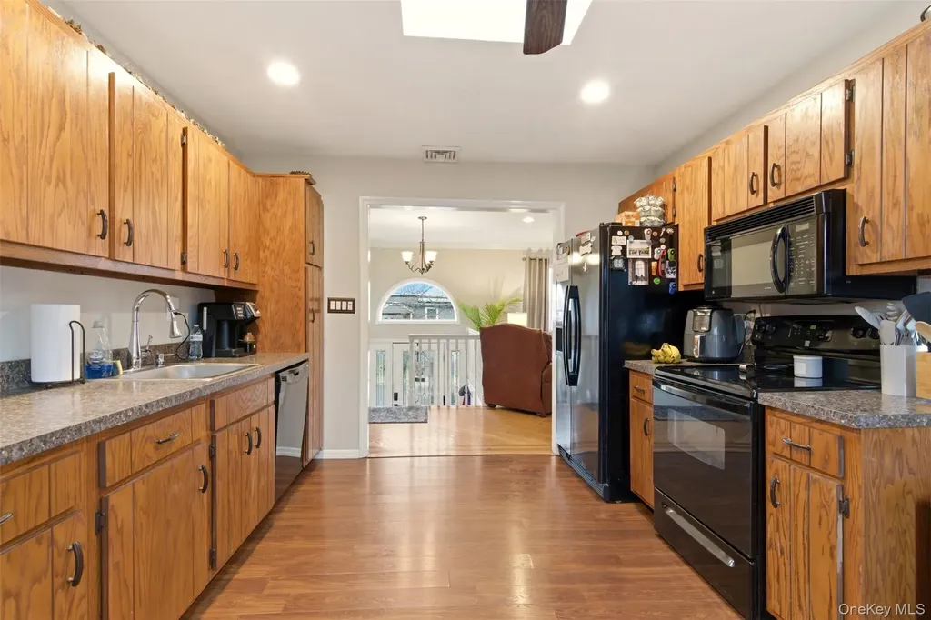 17 Westminster Lane West Islip NY 11795
