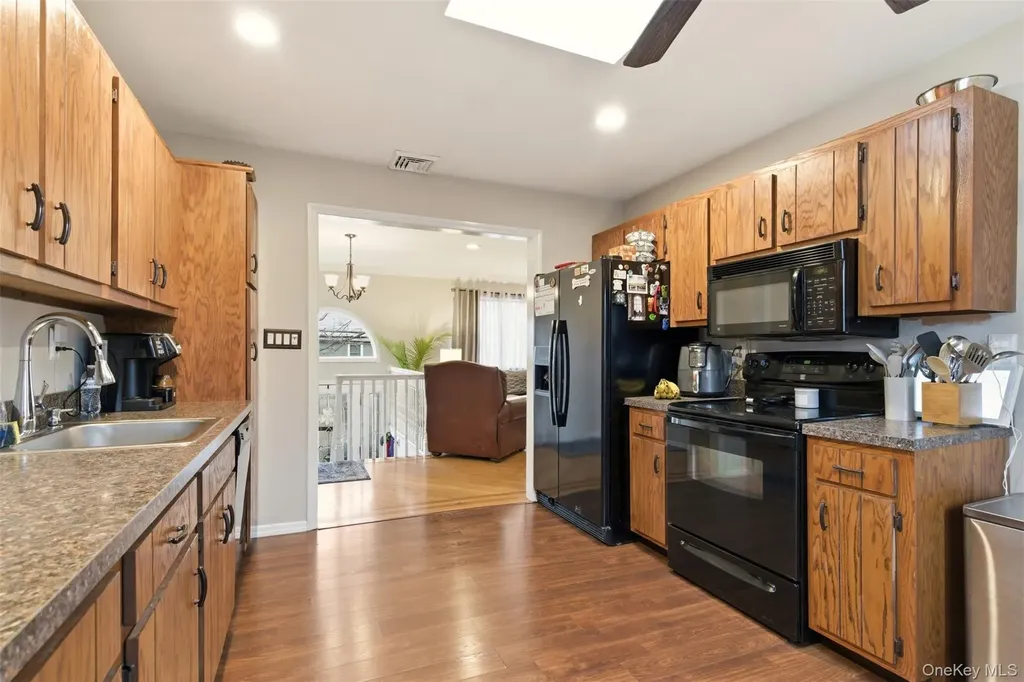 17 Westminster Lane West Islip NY 11795