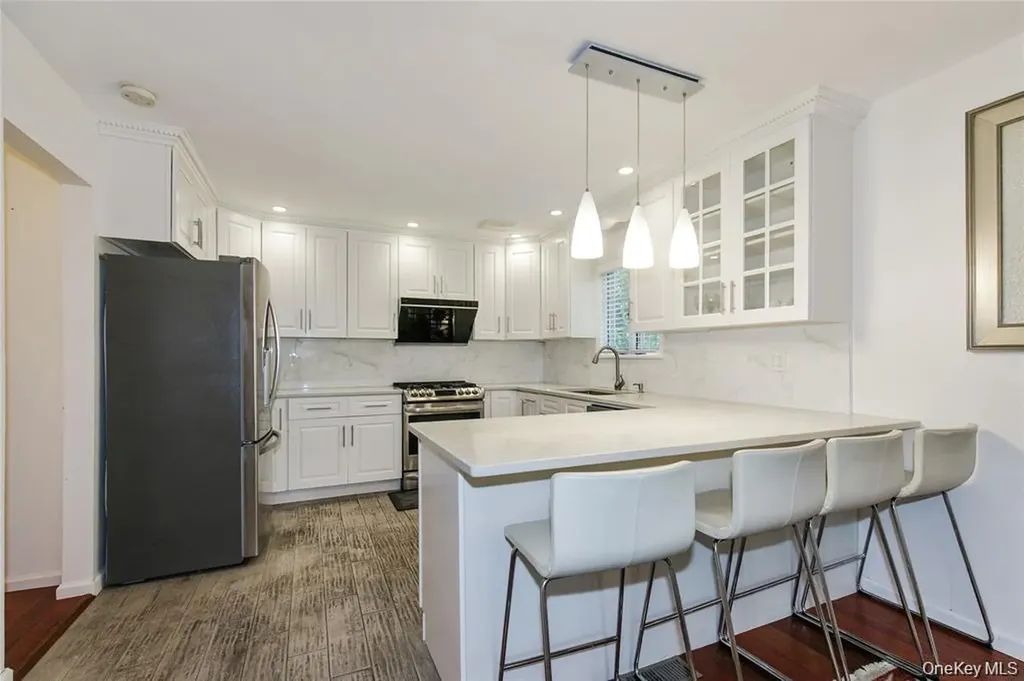 43 Elm Street Great Neck NY 11021