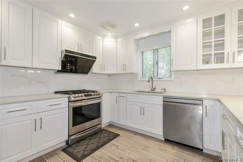 43 Elm Street Great Neck NY 11021