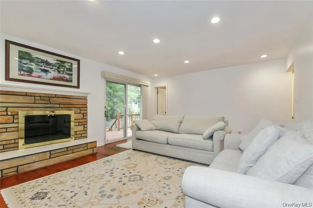 43 Elm Street Great Neck NY 11021