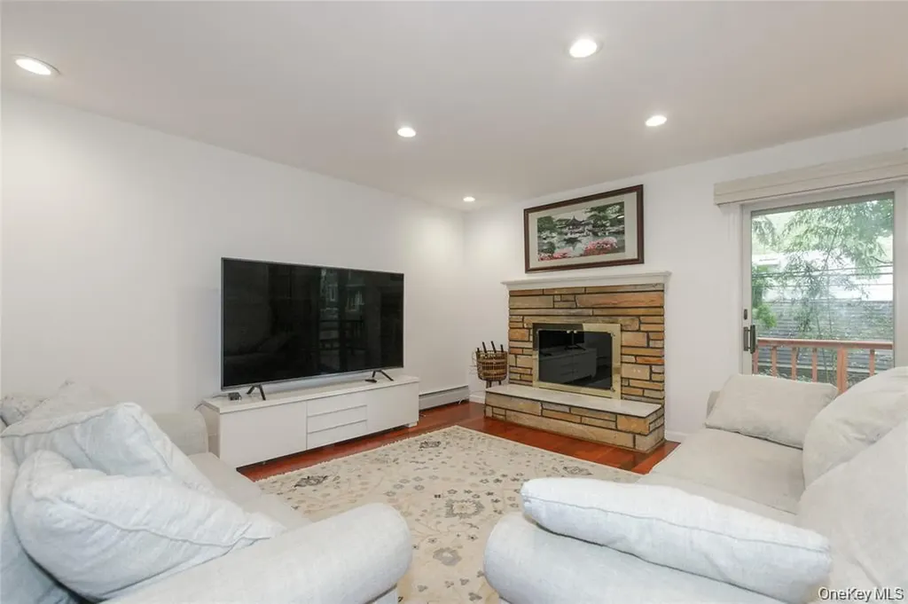 43 Elm Street Great Neck NY 11021