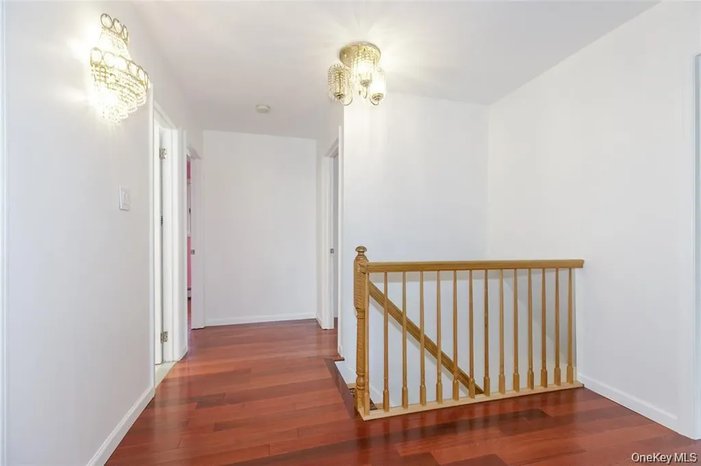 43 Elm Street Great Neck NY 11021