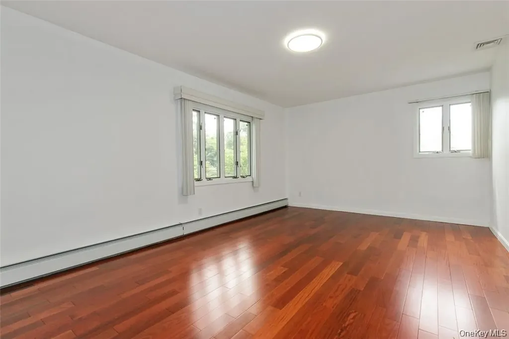 43 Elm Street Great Neck NY 11021