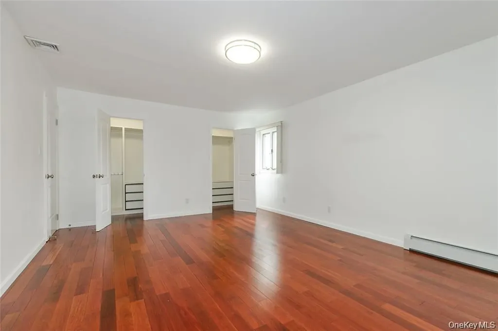 43 Elm Street Great Neck NY 11021