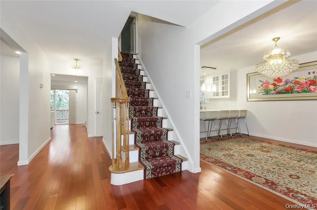 43 Elm Street Great Neck NY 11021