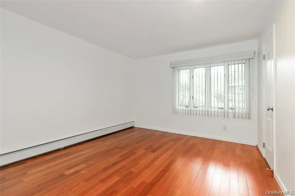 43 Elm Street Great Neck NY 11021