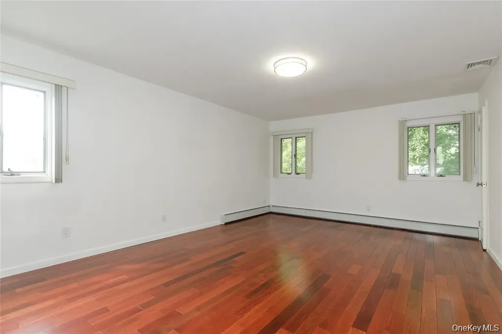 43 Elm Street Great Neck NY 11021